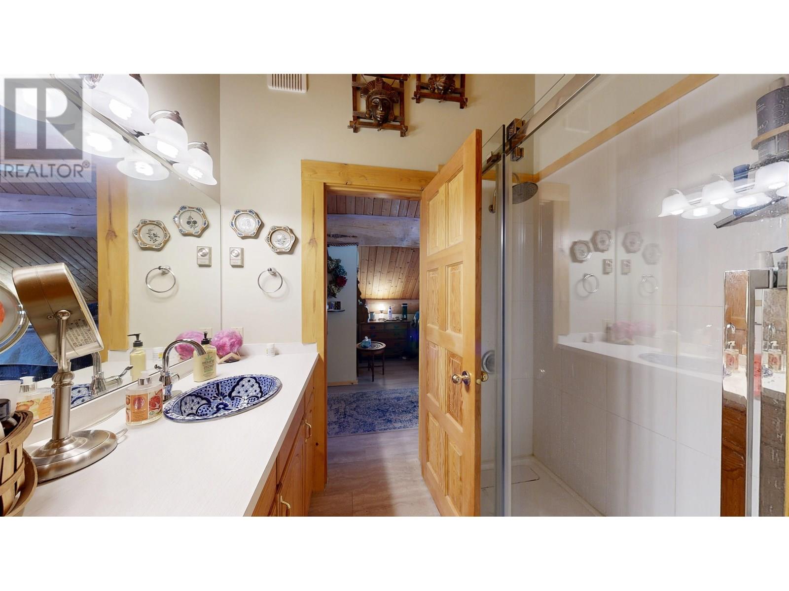 8494 Gerald Crescent, 100 Mile House, British Columbia  V0K 1E0 - Photo 24 - R2978152