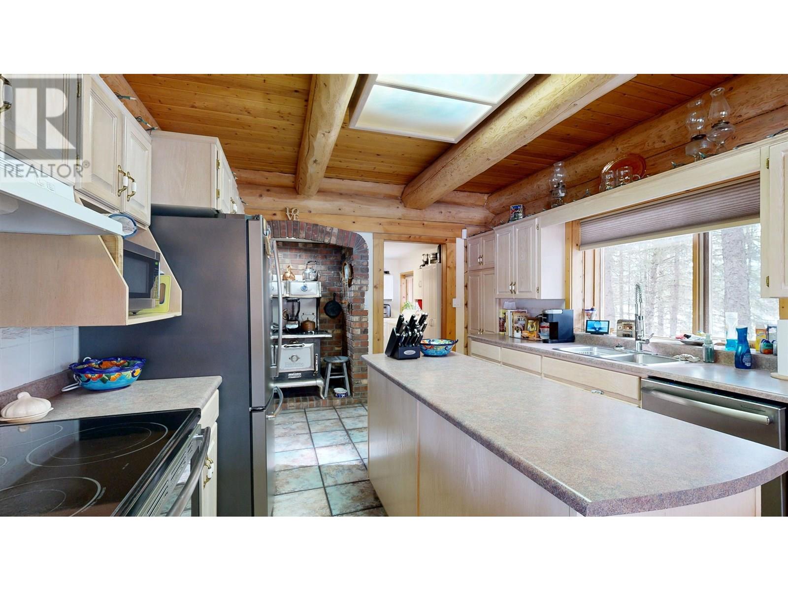 8494 Gerald Crescent, 100 Mile House, British Columbia  V0K 1E0 - Photo 12 - R2978152