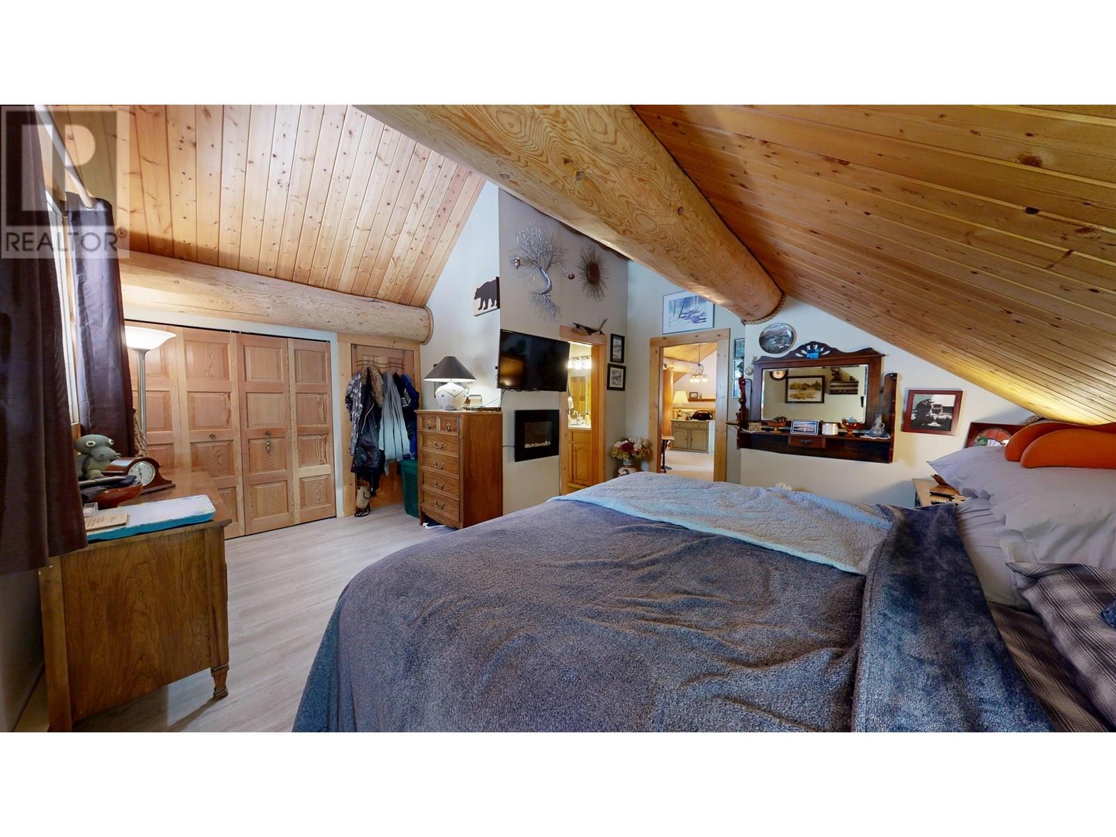 8494 Gerald Crescent, 100 Mile House, British Columbia  V0K 1E0 - Photo 23 - R2978152