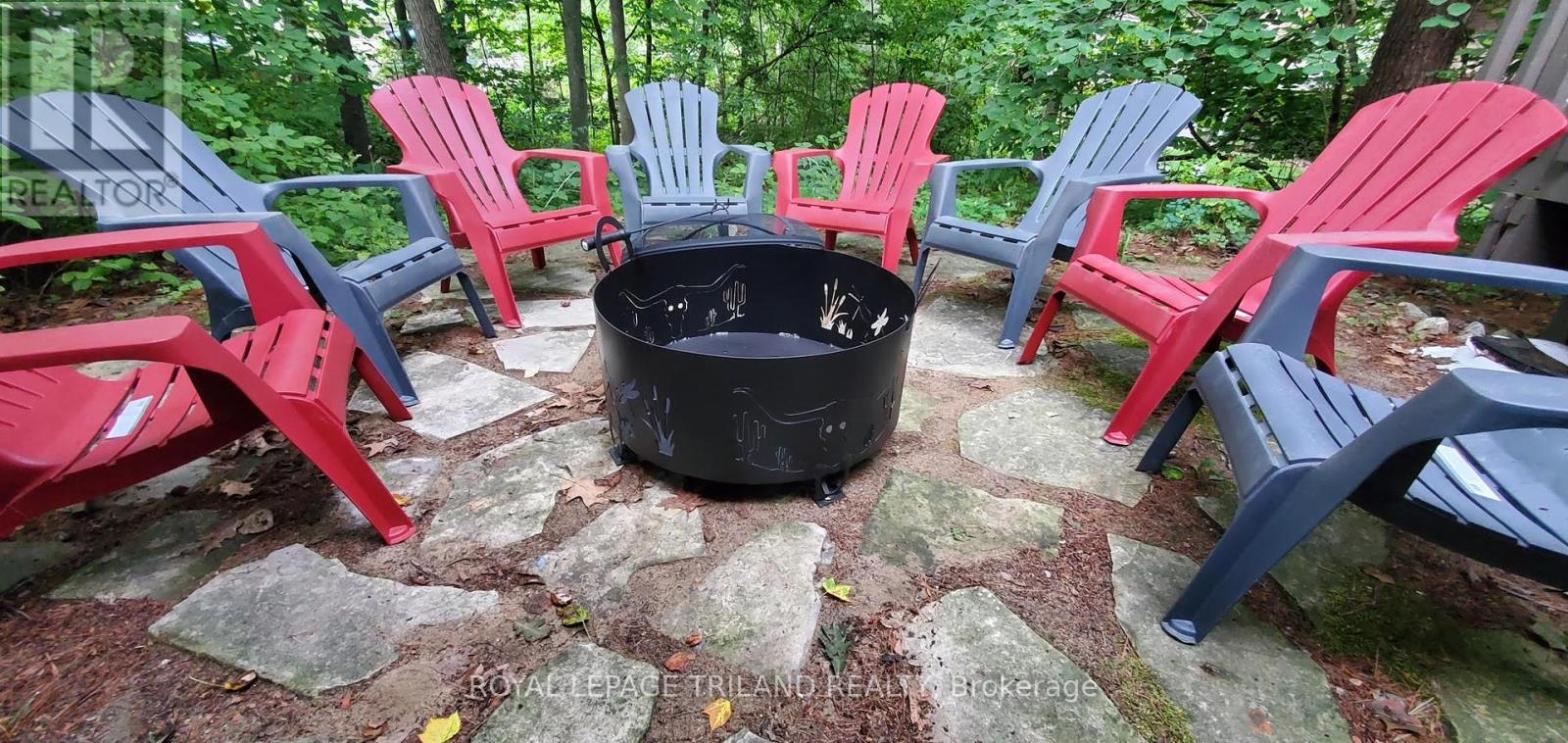 10262 Oakburn Court, Lambton Shores, Ontario  N0M 1T0 - Photo 22 - X12308139
