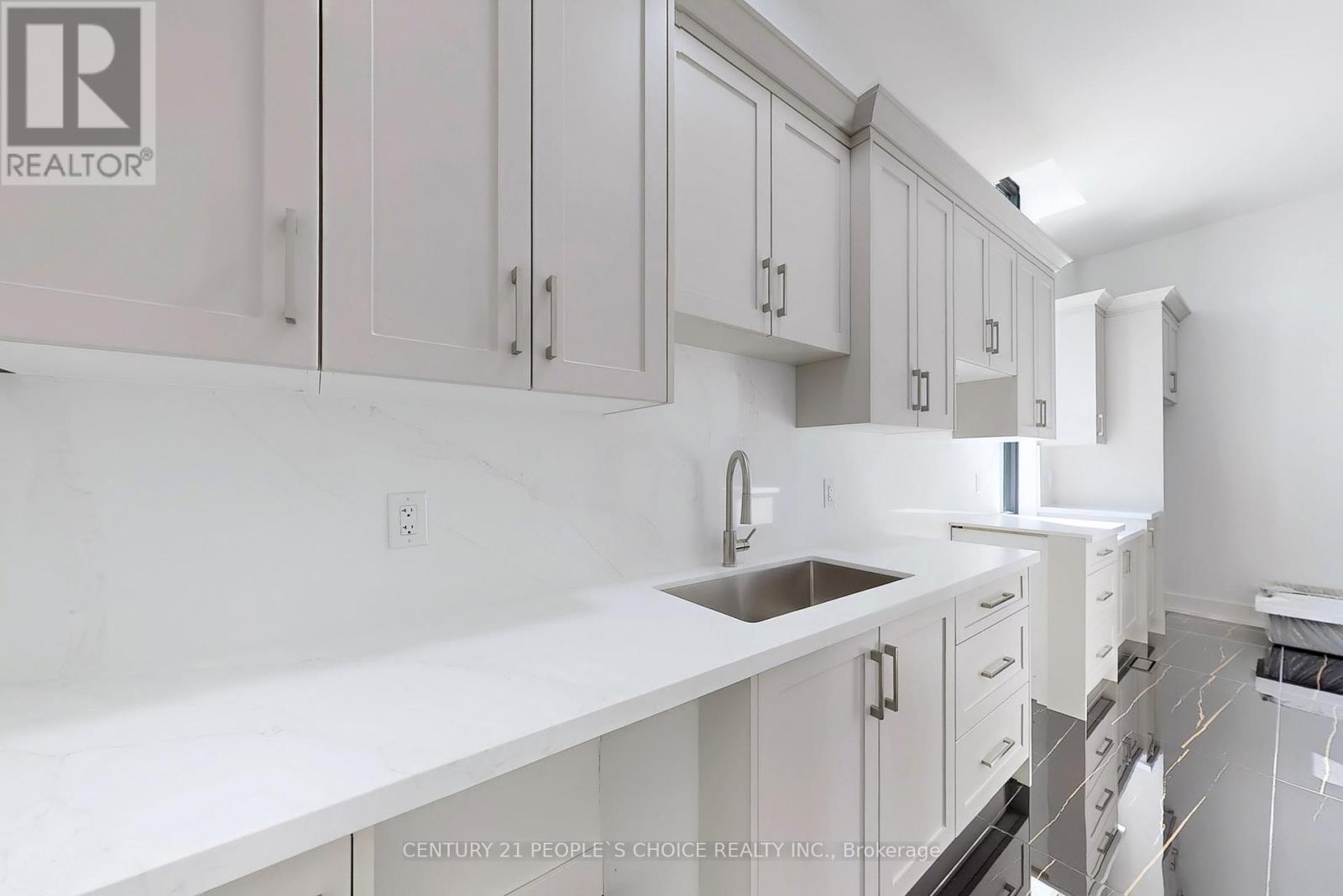14 Sugarbush Court, Halton Hills, Ontario  L7G 4S7 - Photo 7 - W12308048