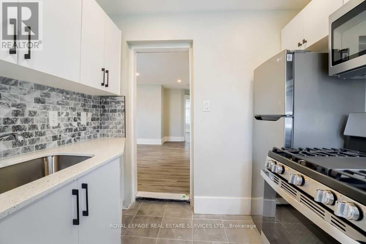 301 - 31 Tyndall Avenue, Toronto, Ontario  M6K 2E9 - Photo 18 - W12308102