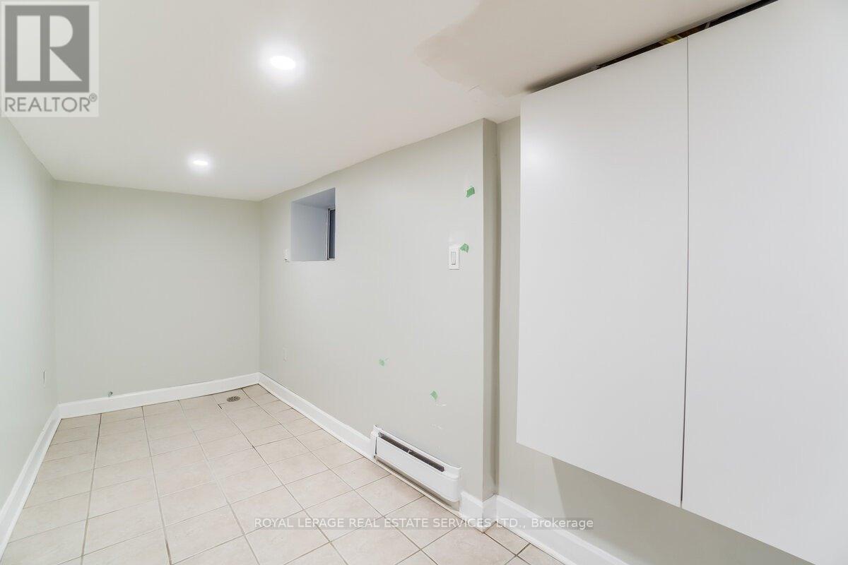 301 - 31 Tyndall Avenue, Toronto, Ontario  M6K 2E9 - Photo 37 - W12308102