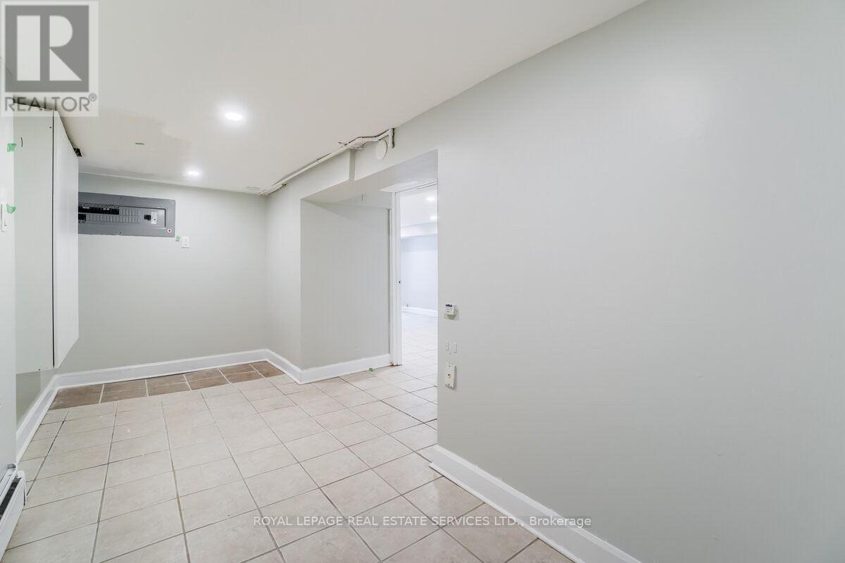 301 - 31 Tyndall Avenue, Toronto, Ontario  M6K 2E9 - Photo 38 - W12308102