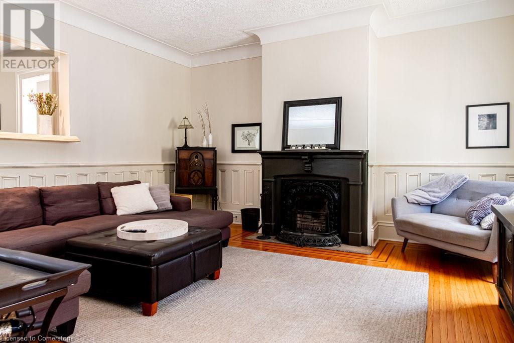 Property at 12 PARK Street E image 4