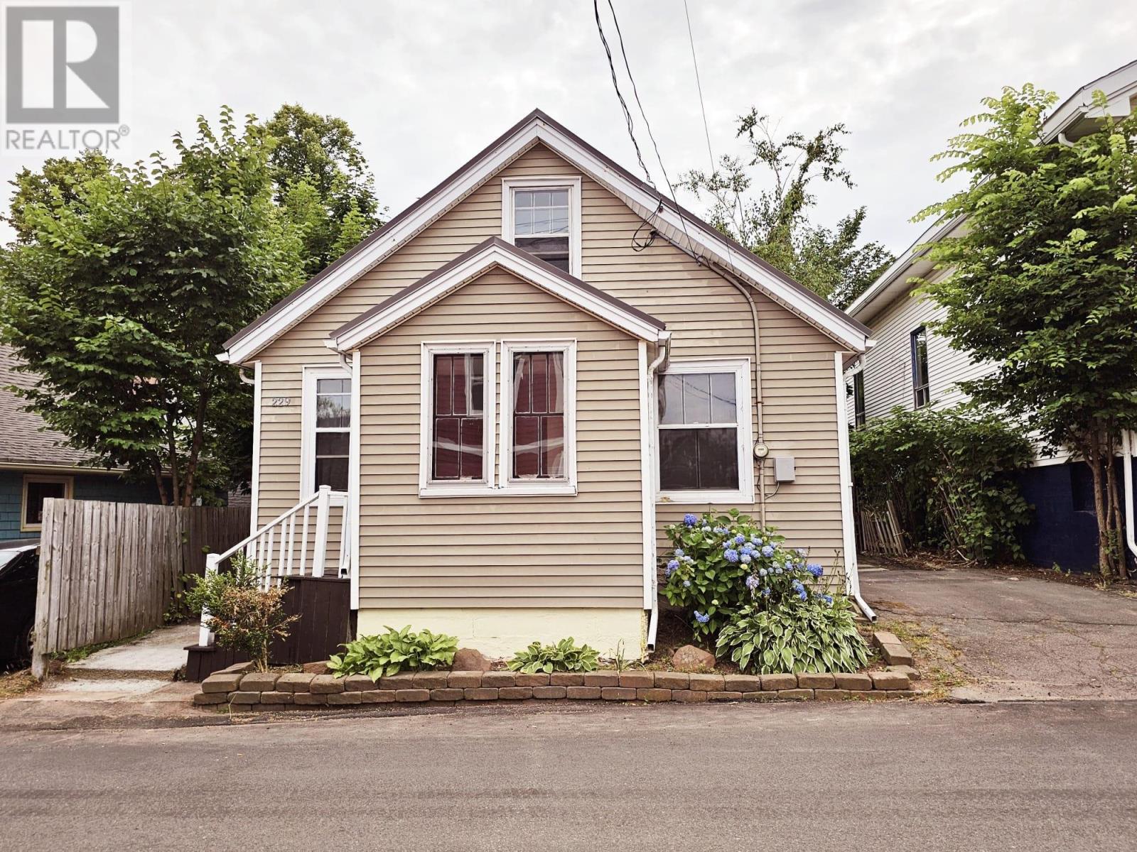 229 Cumberland Street, Charlottetown, Prince Edward Island  C1A 5C8 - Photo 1 - 202518777