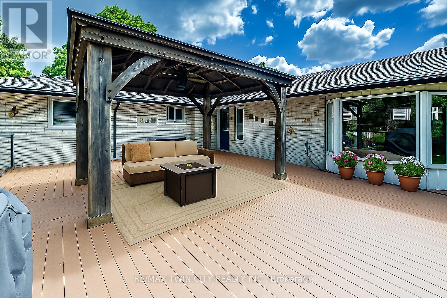 Property at 28 ELMHURST CRESCENT image 3