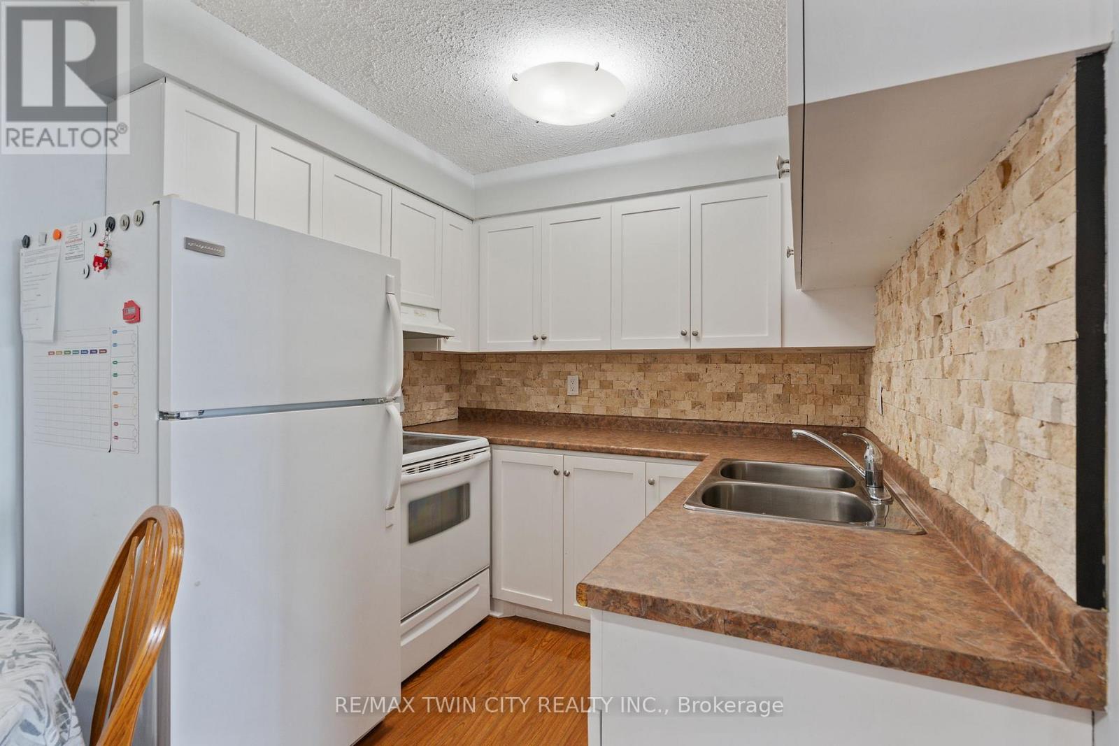 611 - 225 Harvard Place Avenue E, Waterloo, Ontario  N2J 4H4 - Photo 27 - X12308088