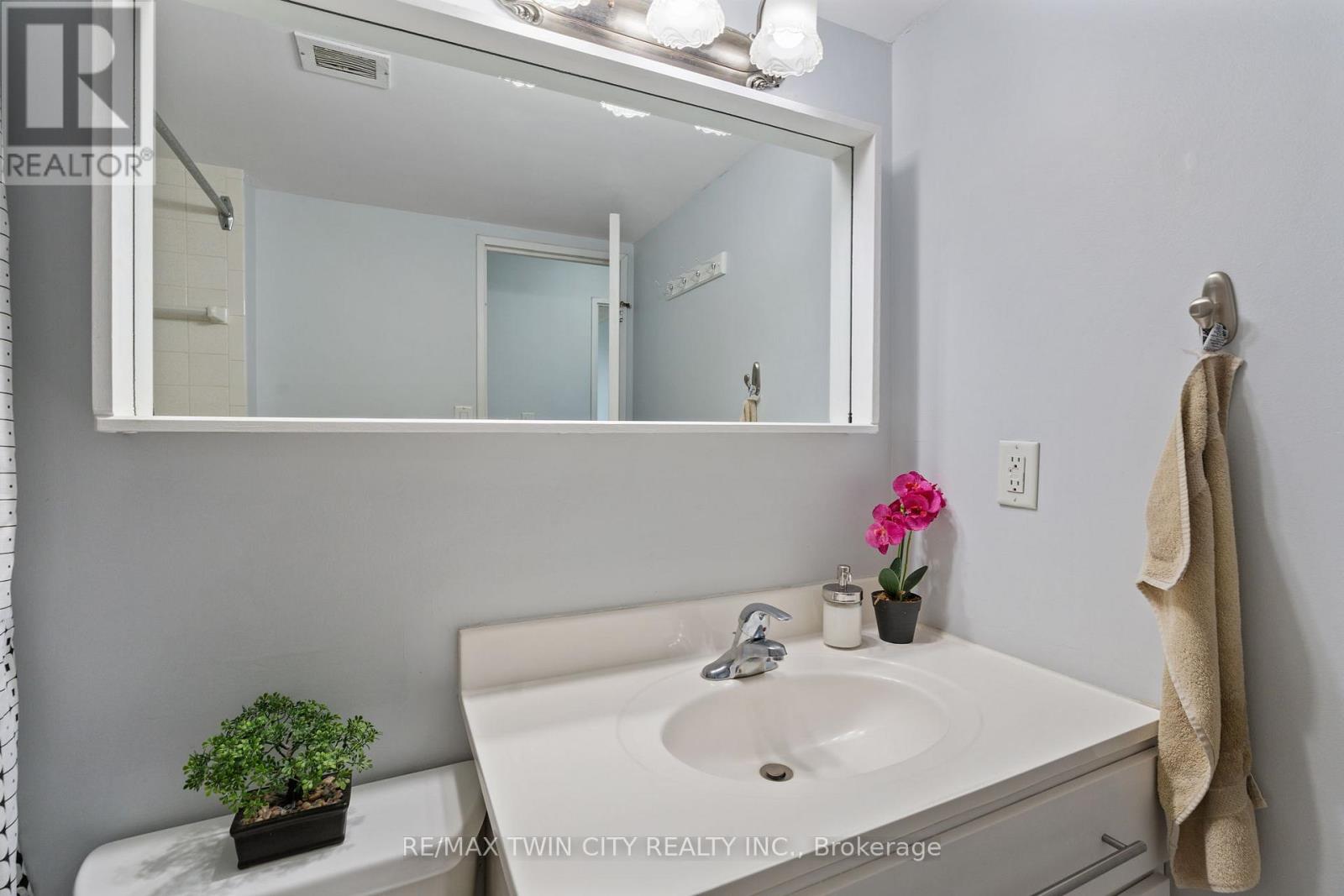 611 - 225 Harvard Place Avenue E, Waterloo, Ontario  N2J 4H4 - Photo 36 - X12308088