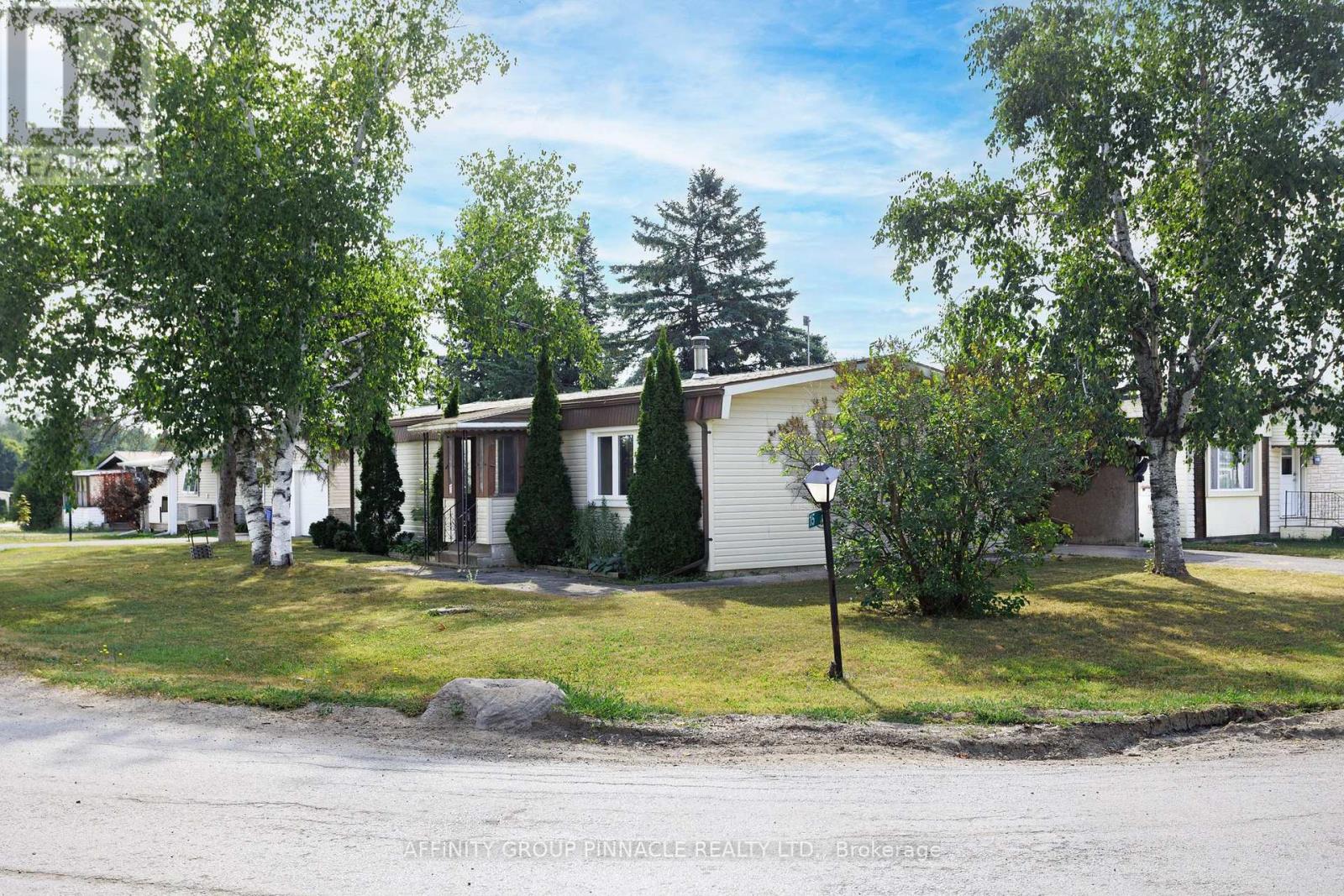 15 Circle Drive, Kawartha Lakes, Ontario  K9V 0H7 - Photo 6 - X12308174