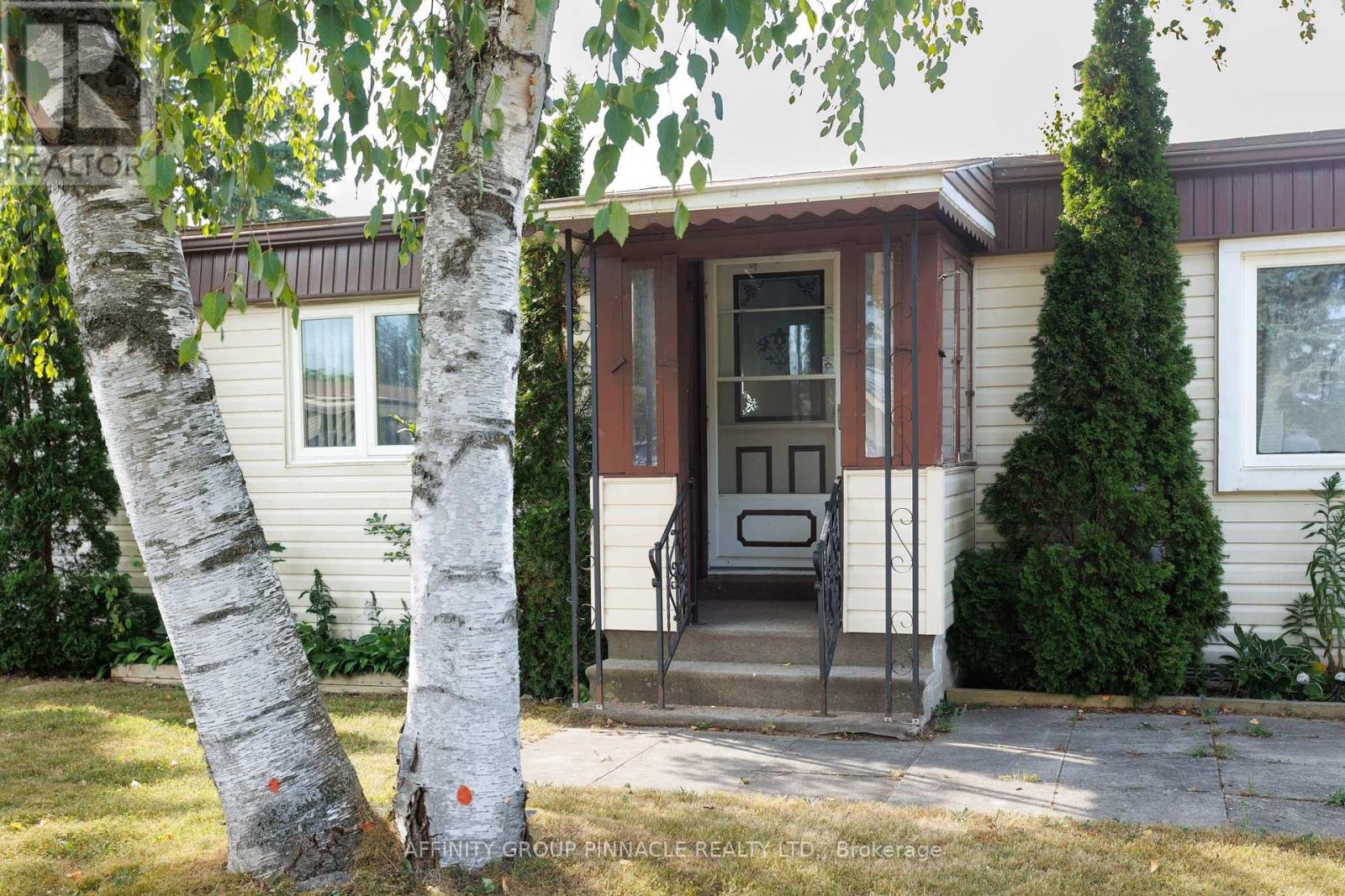 15 Circle Drive, Kawartha Lakes, Ontario  K9V 0H7 - Photo 5 - X12308174