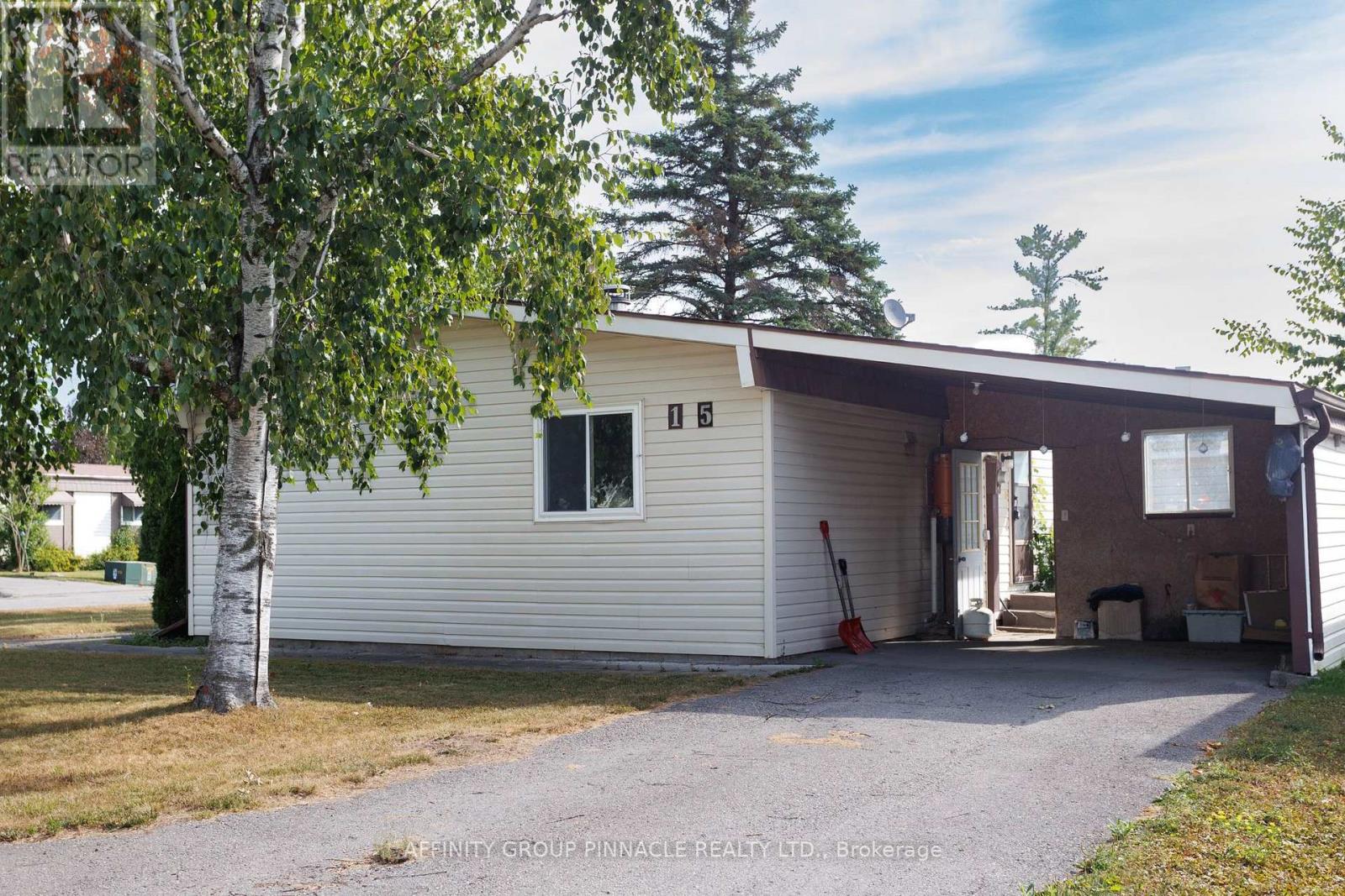 15 Circle Drive, Kawartha Lakes, Ontario  K9V 0H7 - Photo 7 - X12308174