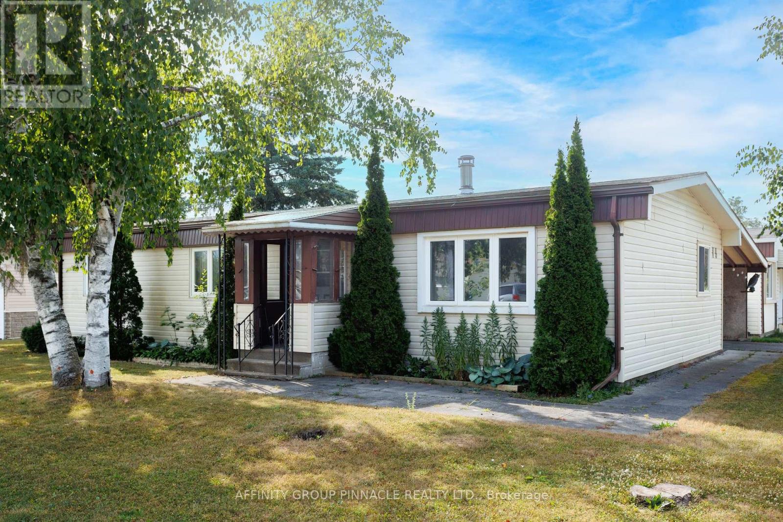 15 CIRCLE DRIVE, Kawartha Lakes, Ontario