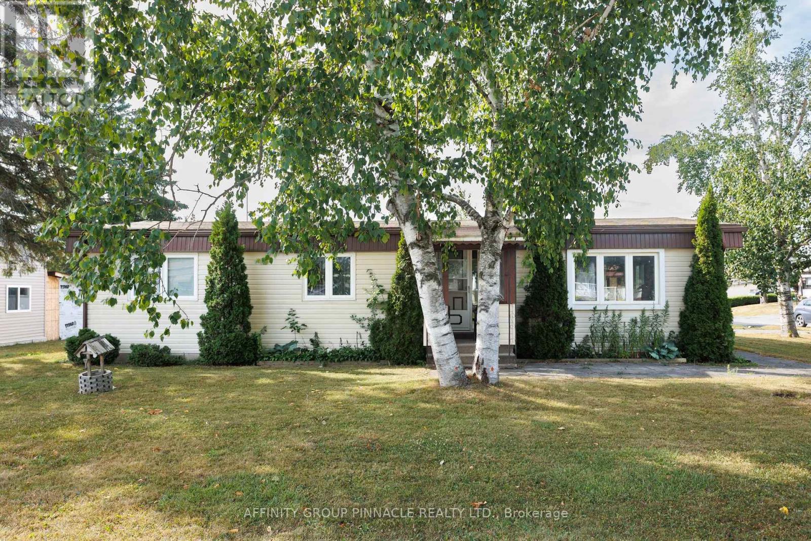 15 Circle Drive, Kawartha Lakes, Ontario  K9V 0H7 - Photo 4 - X12308174