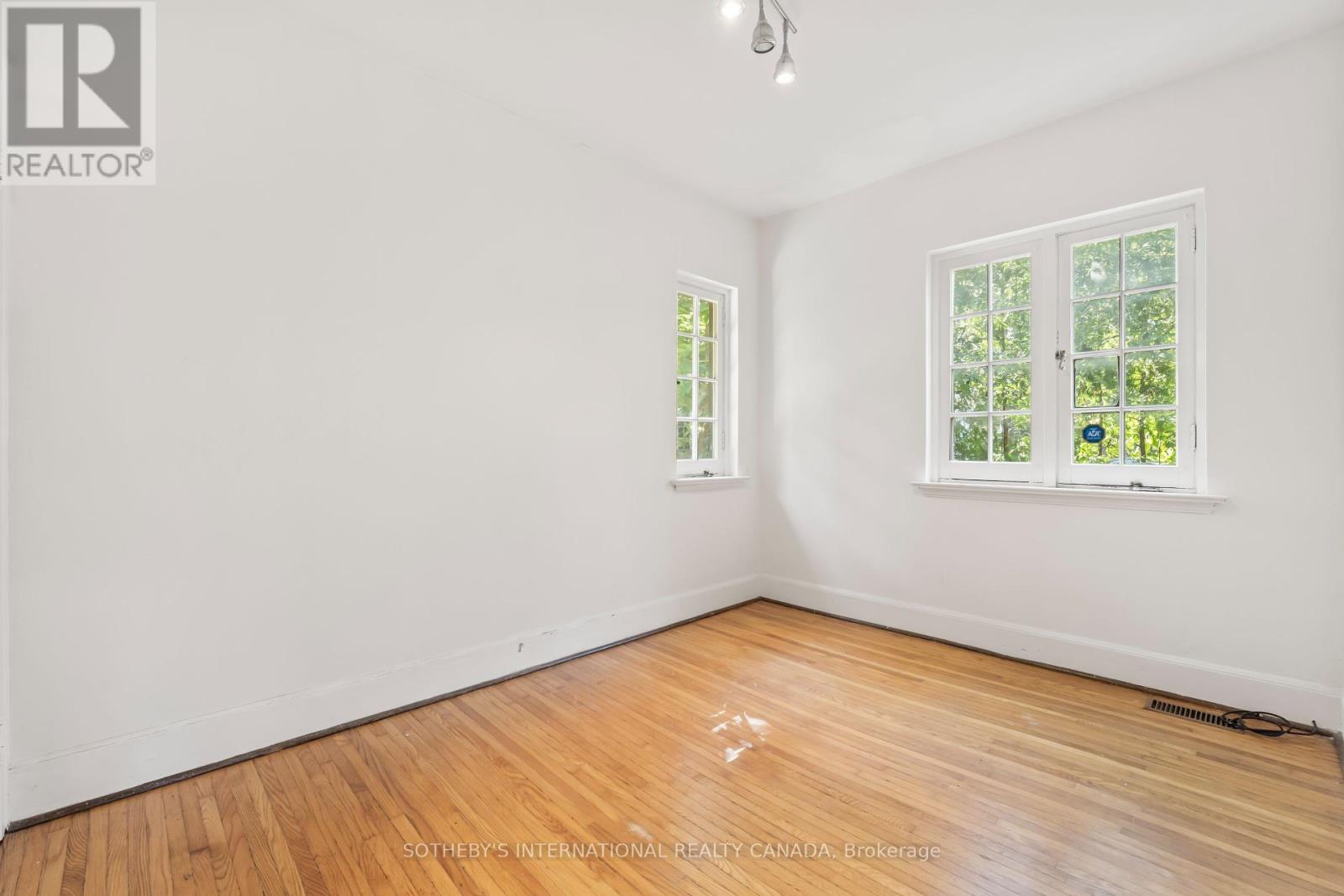 1462 Hurontario Street, Mississauga, Ontario  L5G 3H4 - Photo 18 - W12302955