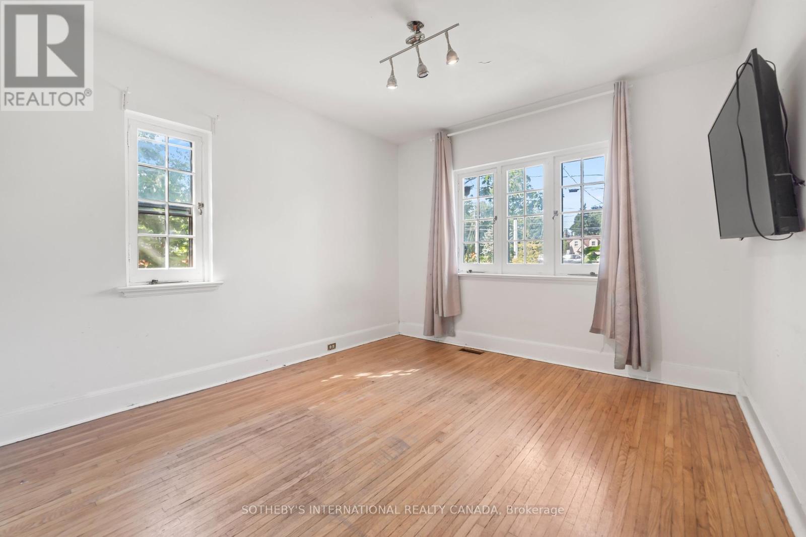 1462 Hurontario Street, Mississauga, Ontario  L5G 3H4 - Photo 15 - W12302955
