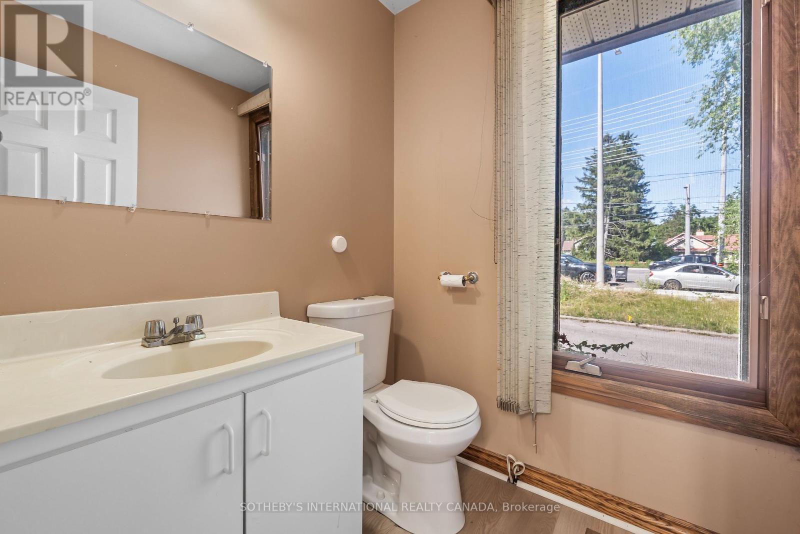 1462 Hurontario Street, Mississauga, Ontario  L5G 3H4 - Photo 17 - W12302955