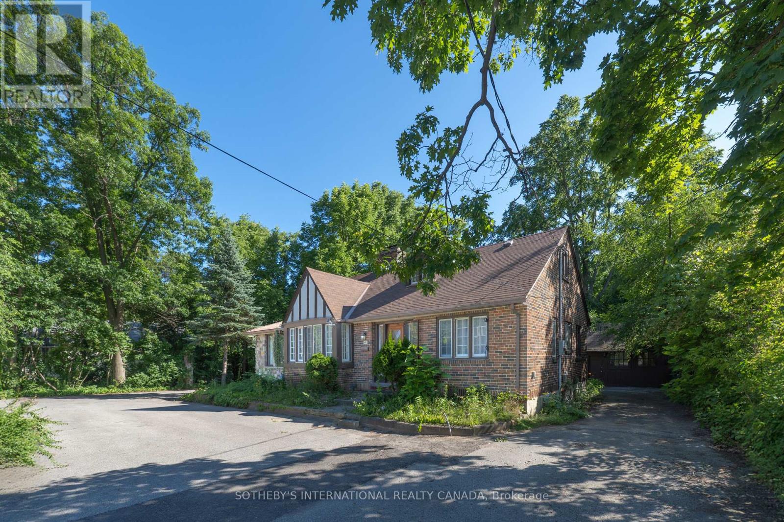 1462 Hurontario Street, Mississauga, Ontario  L5G 3H4 - Photo 3 - W12302955