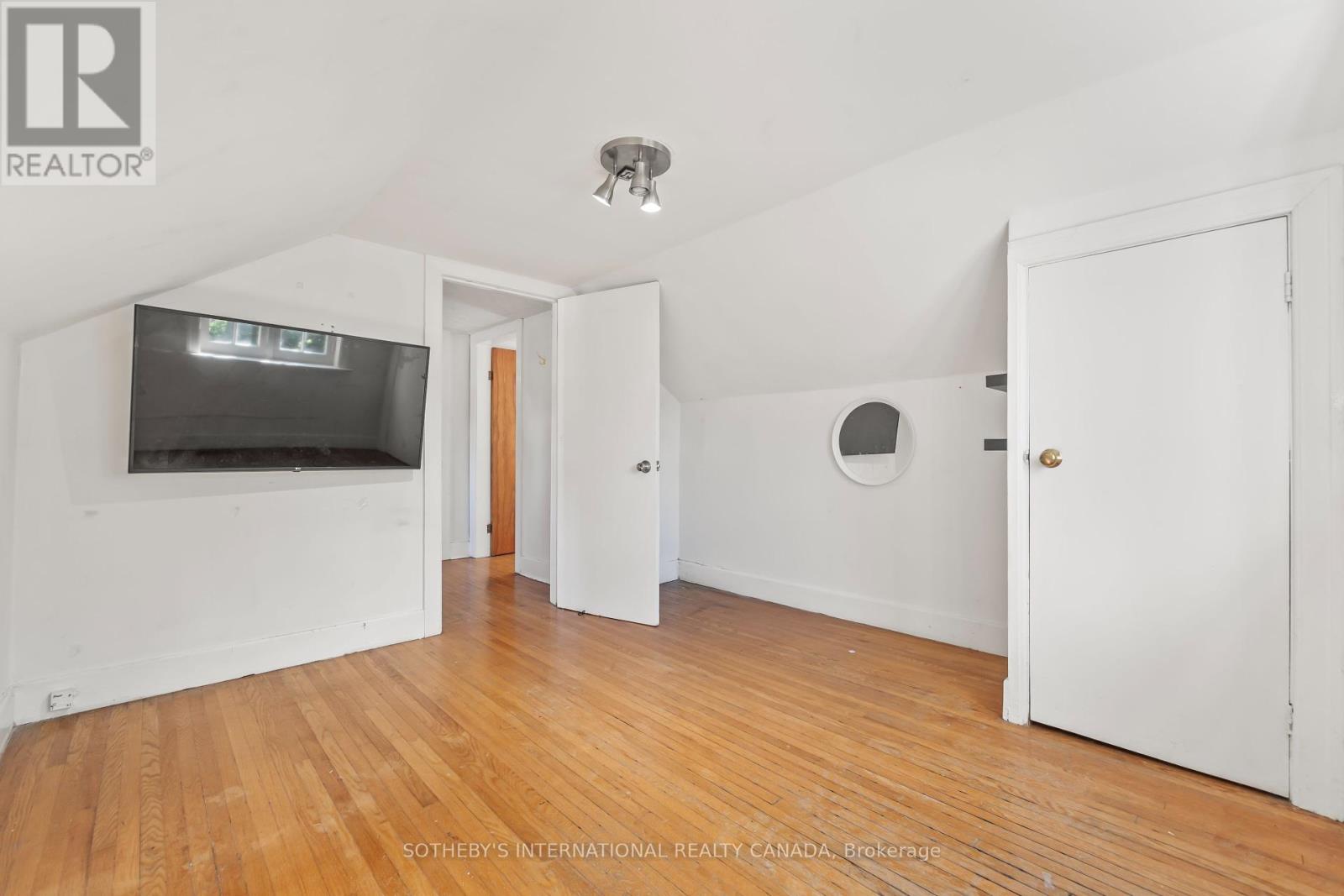 1462 Hurontario Street, Mississauga, Ontario  L5G 3H4 - Photo 22 - W12302955