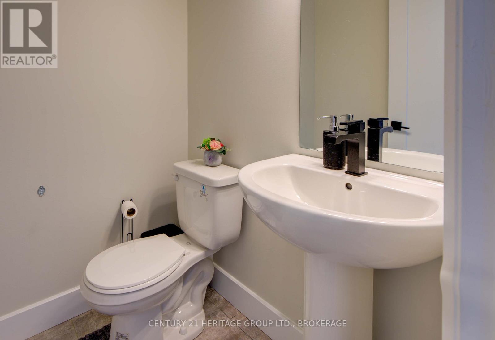 28 Dusenbury Drive, Loyalist, Ontario  K0H 2H0 - Photo 10 - X12308183
