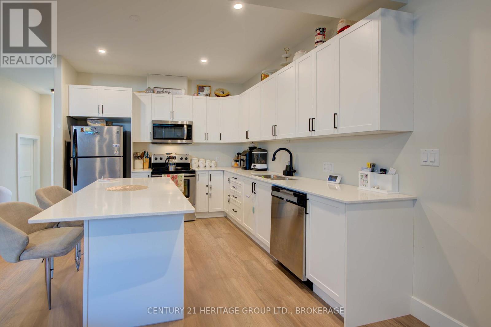 28 Dusenbury Drive, Loyalist, Ontario  K0H 2H0 - Photo 17 - X12308183