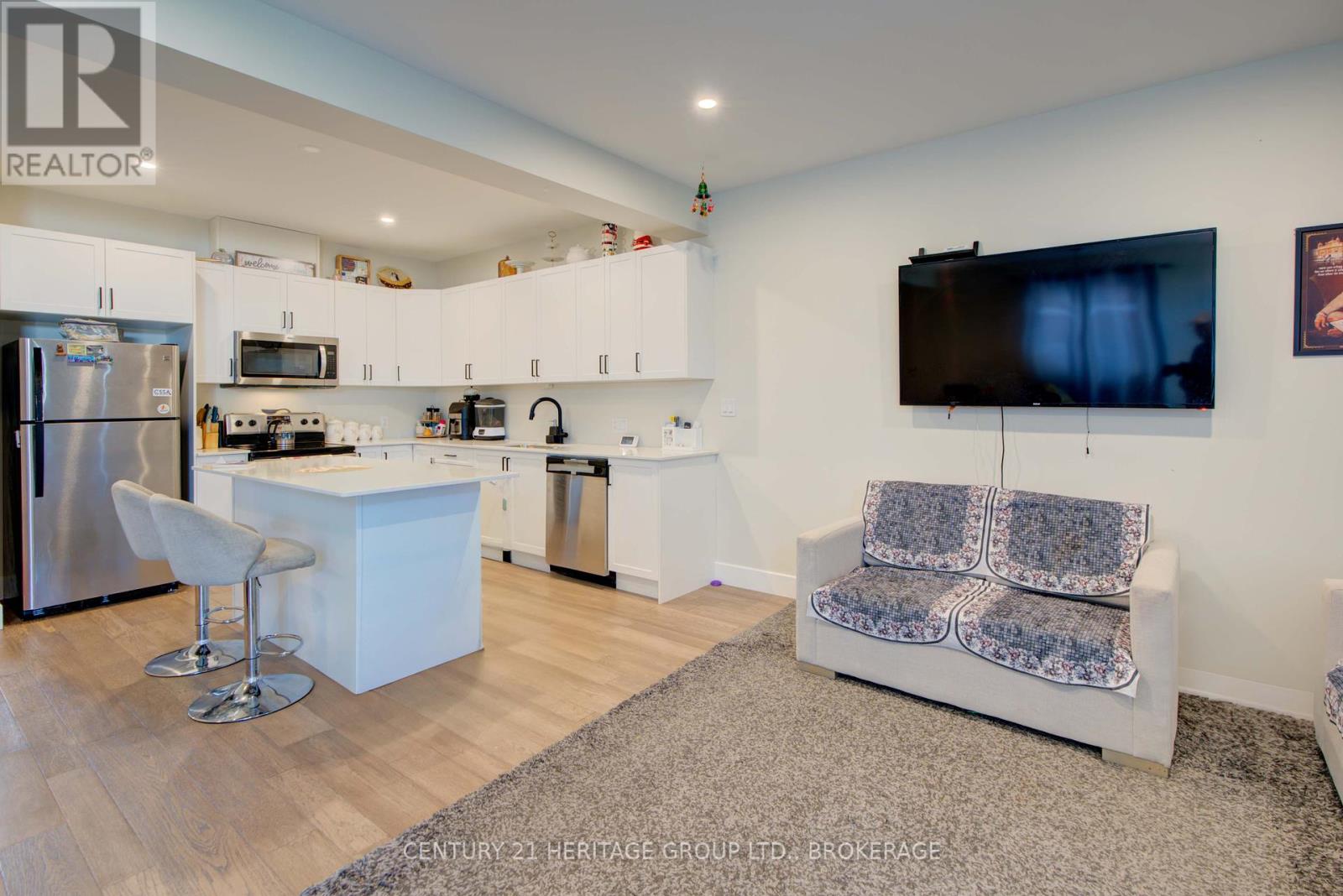28 Dusenbury Drive, Loyalist, Ontario  K0H 2H0 - Photo 16 - X12308183