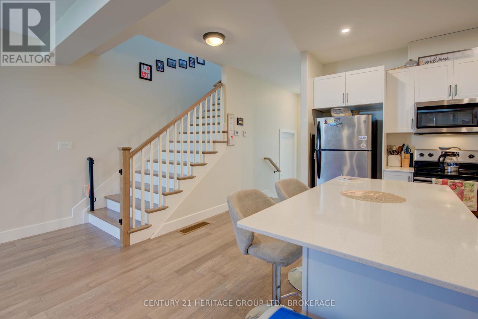 28 Dusenbury Drive, Loyalist, Ontario  K0H 2H0 - Photo 22 - X12308183