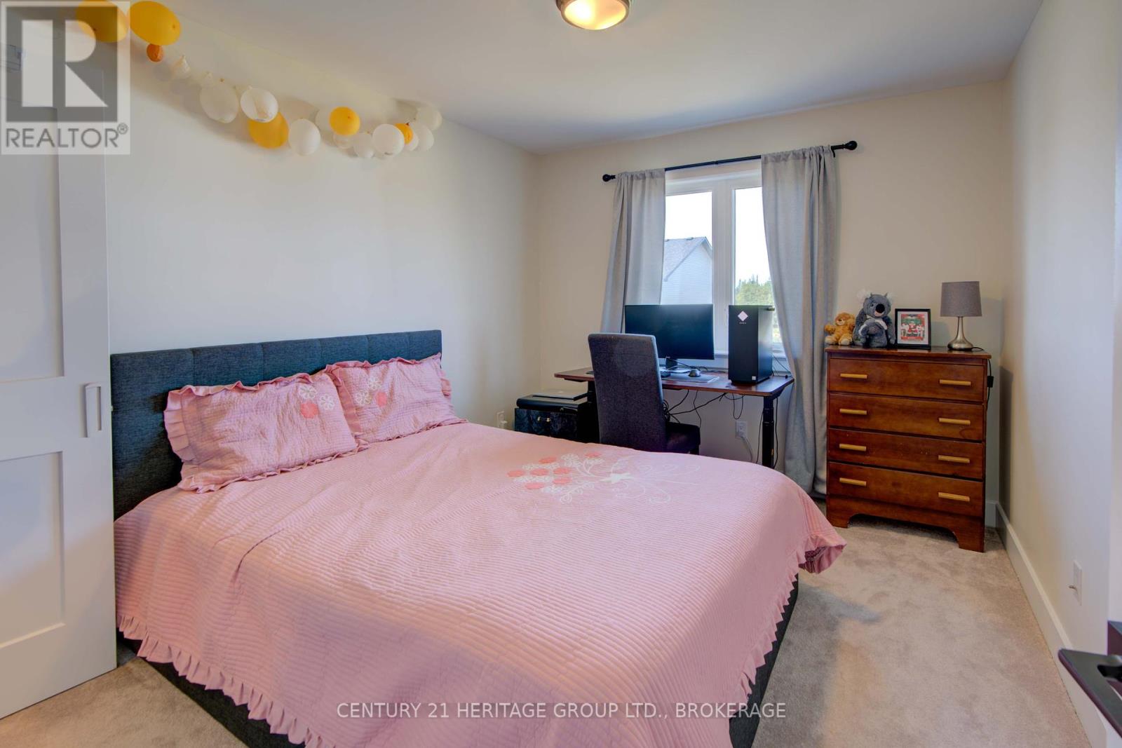 28 Dusenbury Drive, Loyalist, Ontario  K0H 2H0 - Photo 36 - X12308183