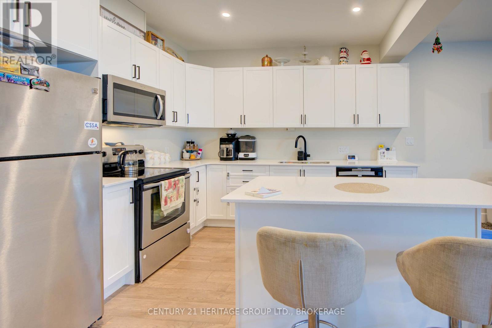 28 Dusenbury Drive, Loyalist, Ontario  K0H 2H0 - Photo 19 - X12308183