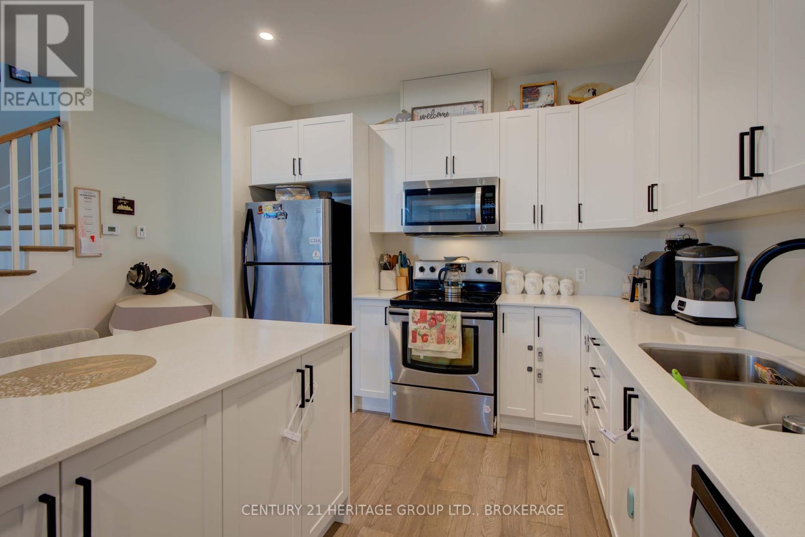28 Dusenbury Drive, Loyalist, Ontario  K0H 2H0 - Photo 21 - X12308183