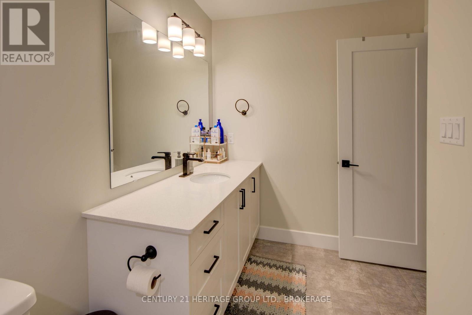 28 Dusenbury Drive, Loyalist, Ontario  K0H 2H0 - Photo 30 - X12308183