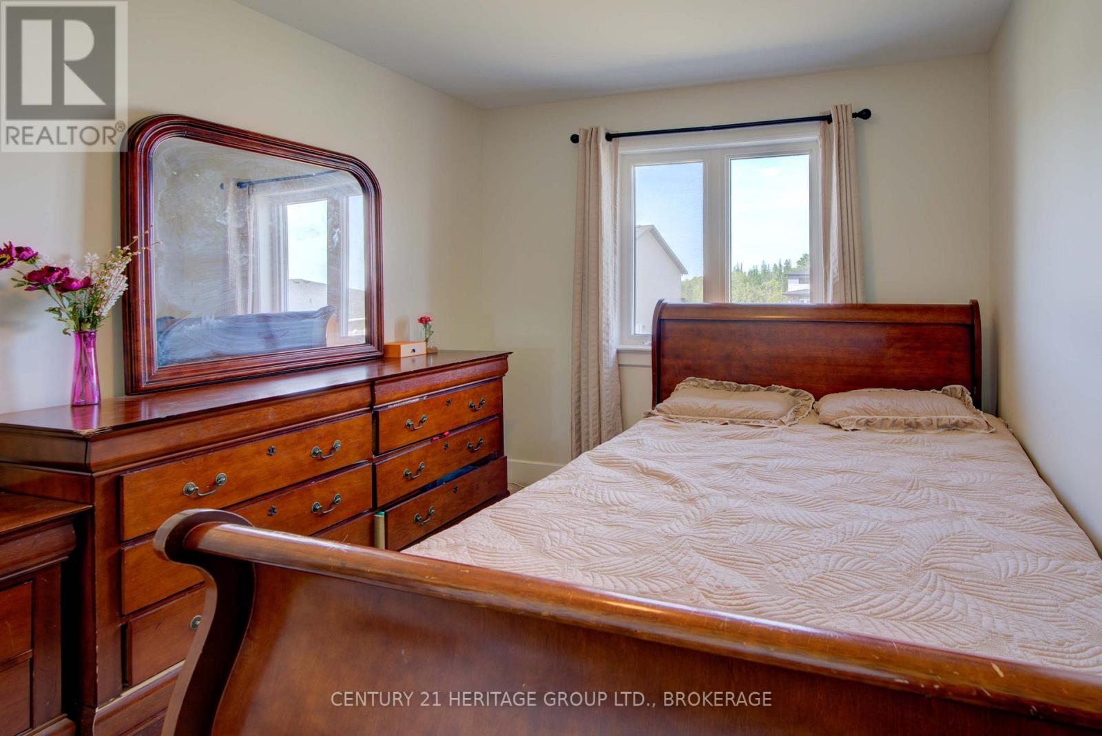 28 Dusenbury Drive, Loyalist, Ontario  K0H 2H0 - Photo 35 - X12308183