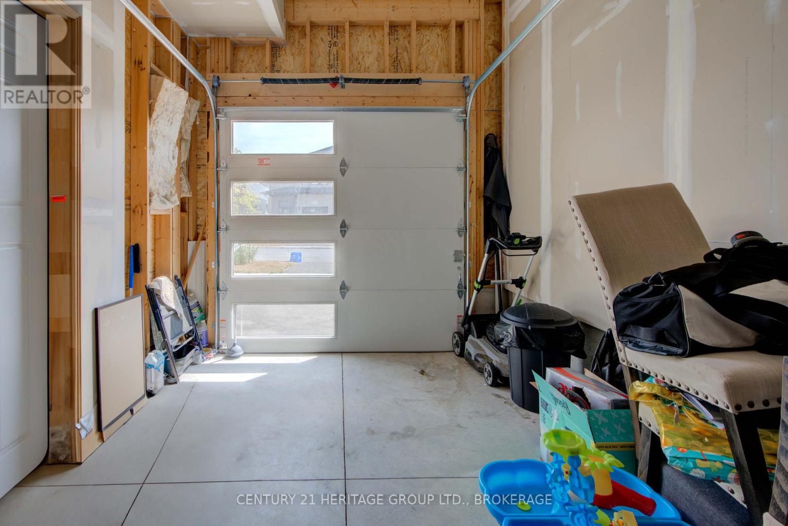 28 Dusenbury Drive, Loyalist, Ontario  K0H 2H0 - Photo 45 - X12308183