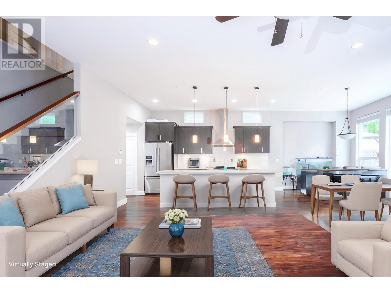 Property at 10480 ROBERTSON STREET image 2