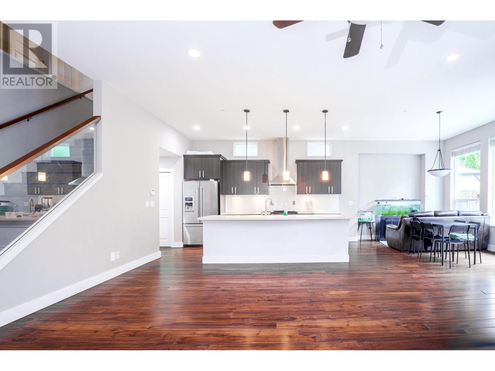 Property at 10480 ROBERTSON STREET image 3