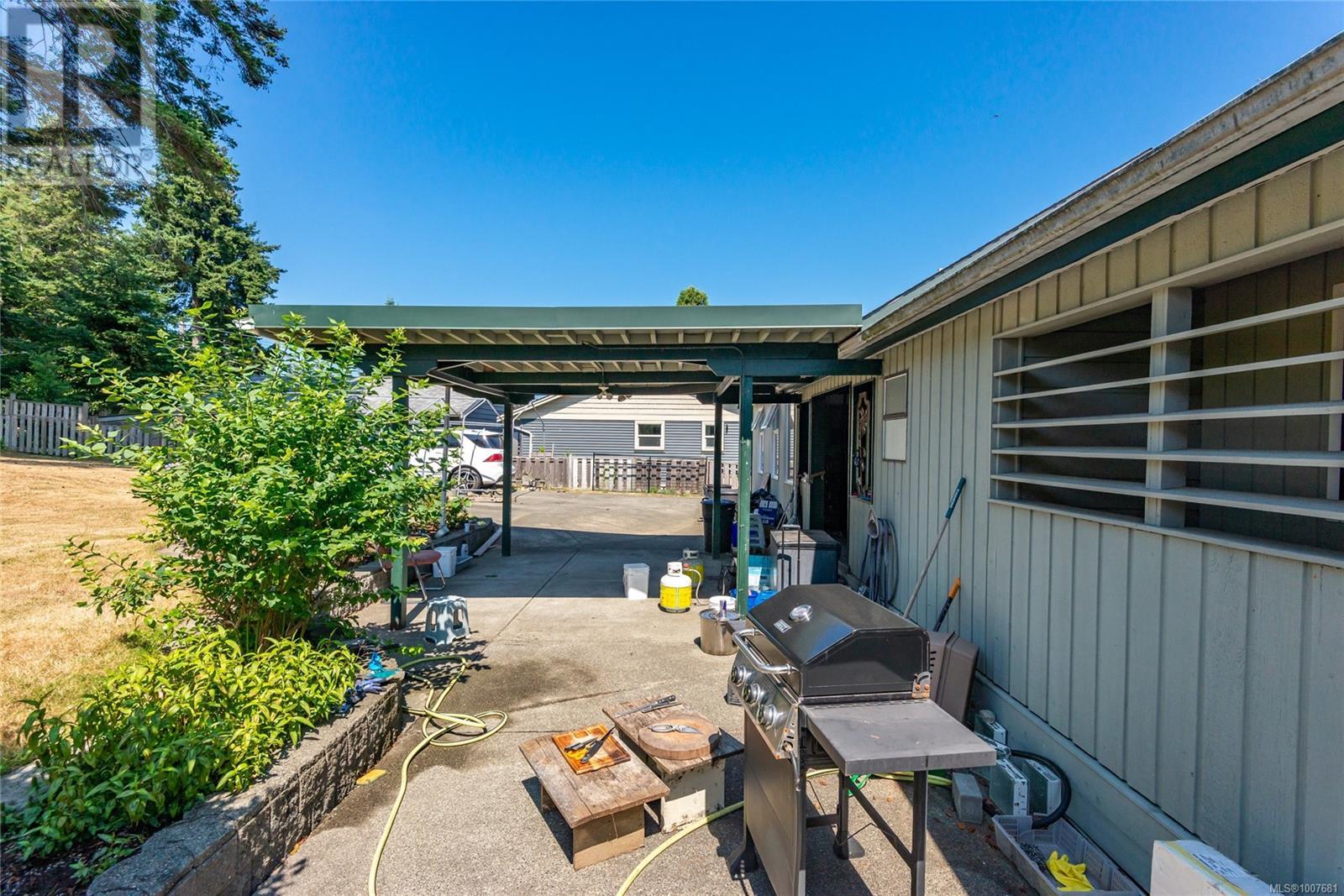 2890 Island Hwy S, Campbell River, British Columbia  V9W 1C8 - Photo 32 - 1007681