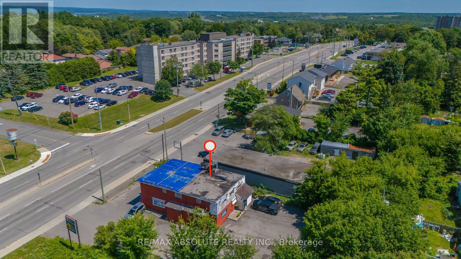 1690 Montreal Road, Ottawa, Ontario  K1J 6N5 - Photo 2 - X12308253