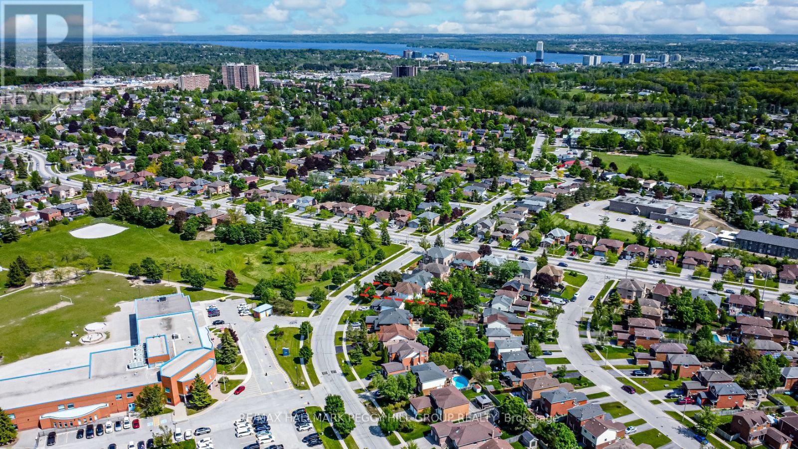 36 Ford Street, Barrie, Ontario L4N 7J4 - Photo 2 - S12308179