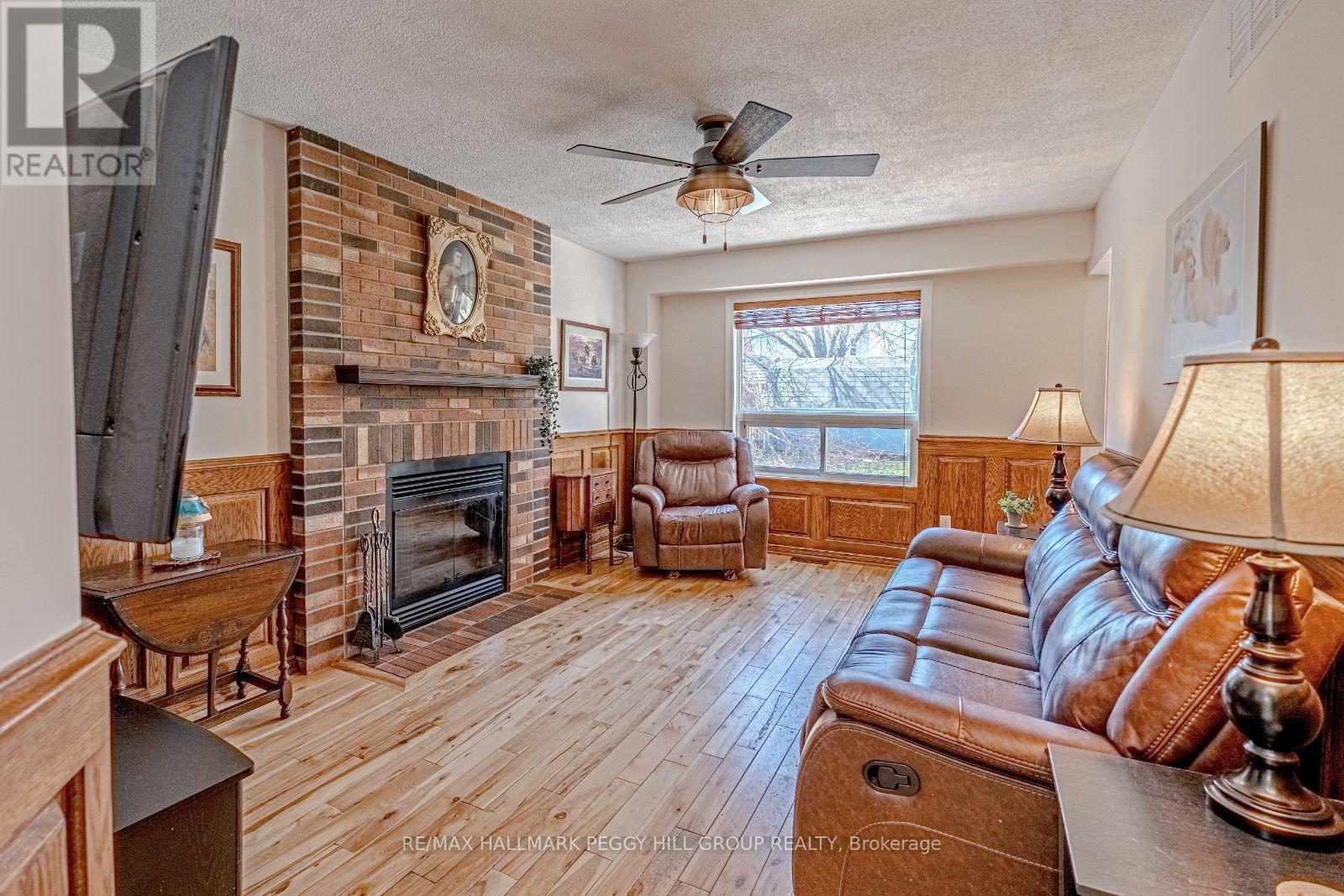 36 Ford Street, Barrie, Ontario L4N 7J4 - Photo 3 - S12308179