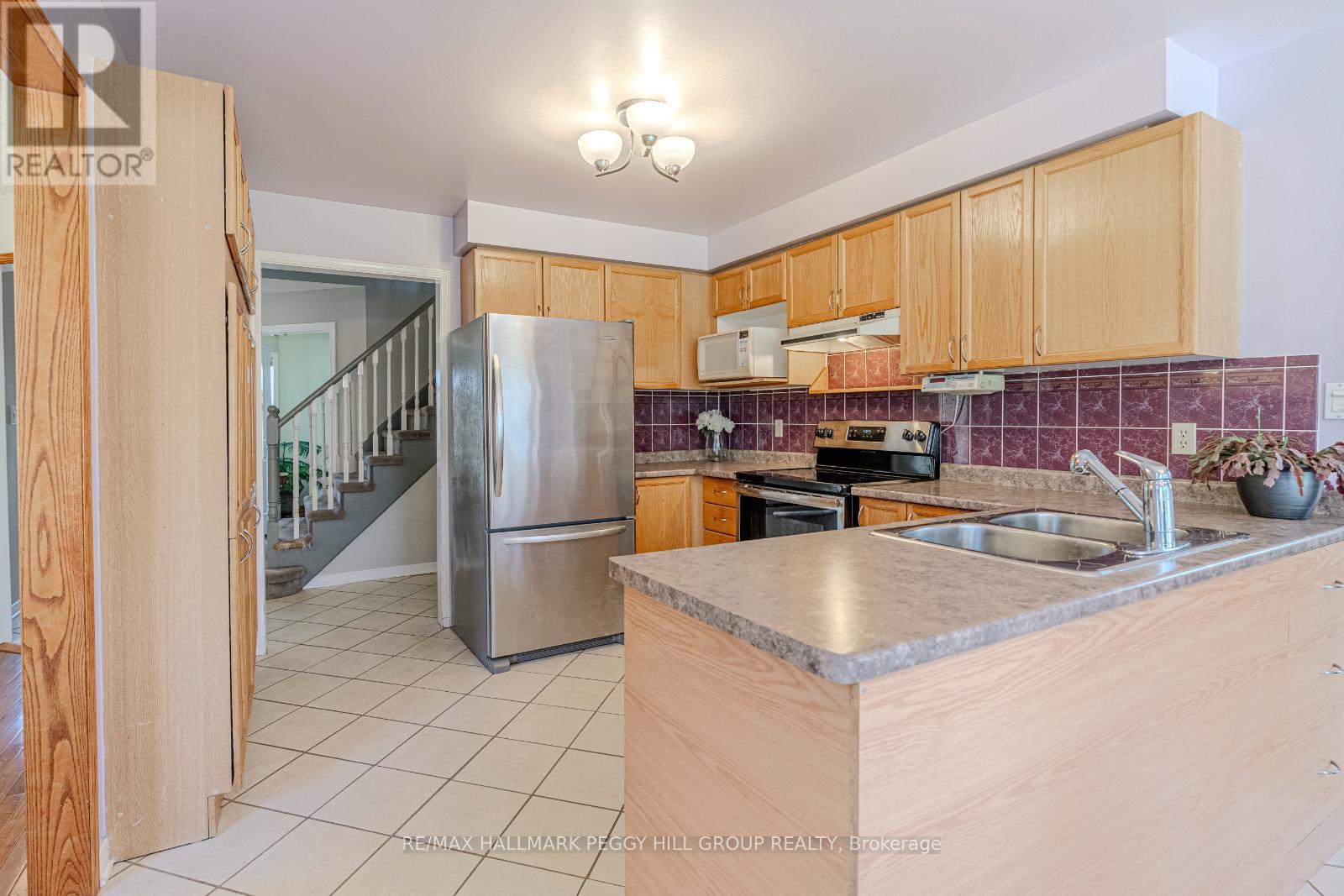 36 Ford Street, Barrie, Ontario L4N 7J4 - Photo 5 - S12308179