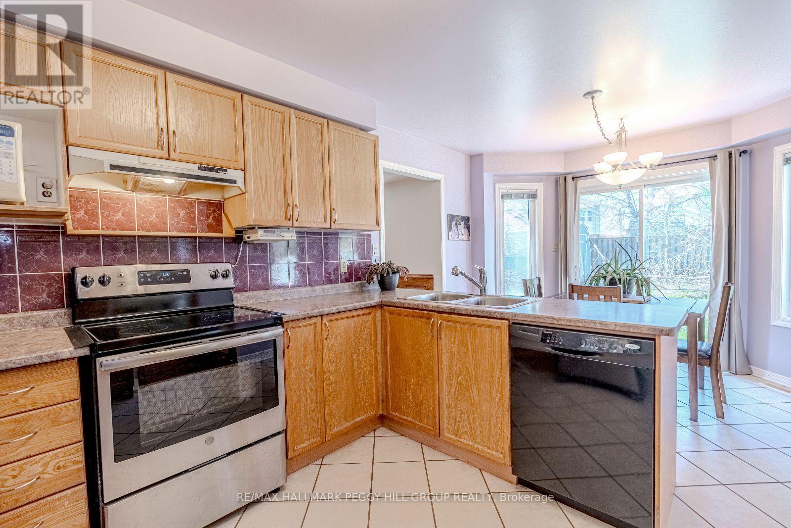 36 Ford Street, Barrie, Ontario L4N 7J4 - Photo 7 - S12308179