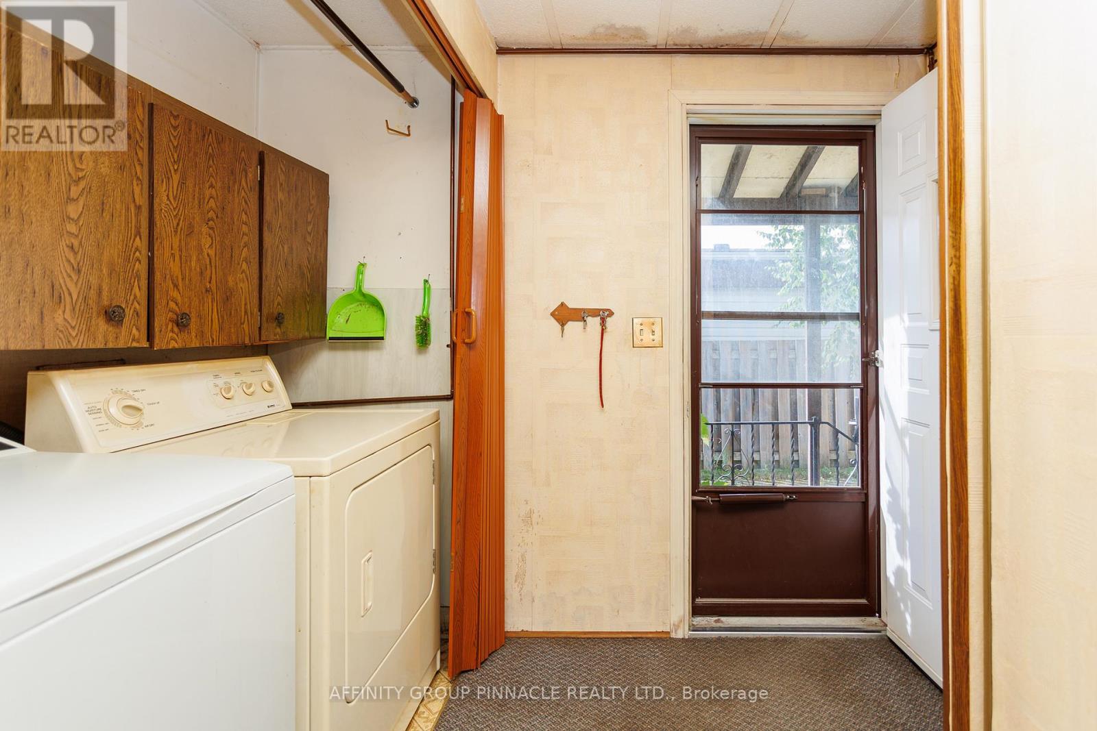 15 Circle Drive, Kawartha Lakes, Ontario  K9V 0H7 - Photo 8 - X12308174
