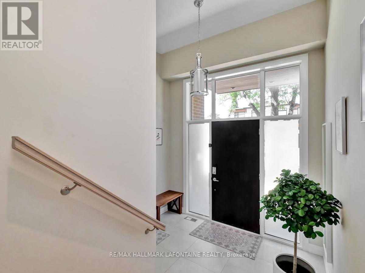 233 Carleton Avenue N, Ottawa, Ontario  K1Y 0J5 - Photo 3 - X12307686