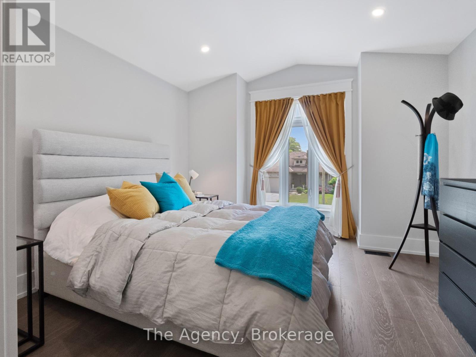 Property at 40 TOPHAM BOULEVARD image 3