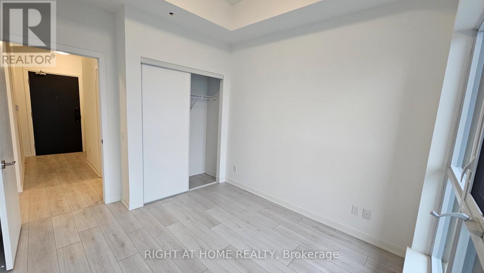 530 - 405 DUNDAS STREET W, Oakville, Ontario