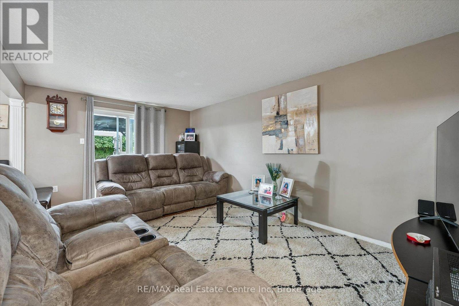161 Stephanie Drive, Guelph, Ontario  N1K 1X7 - Photo 2 - X12308235