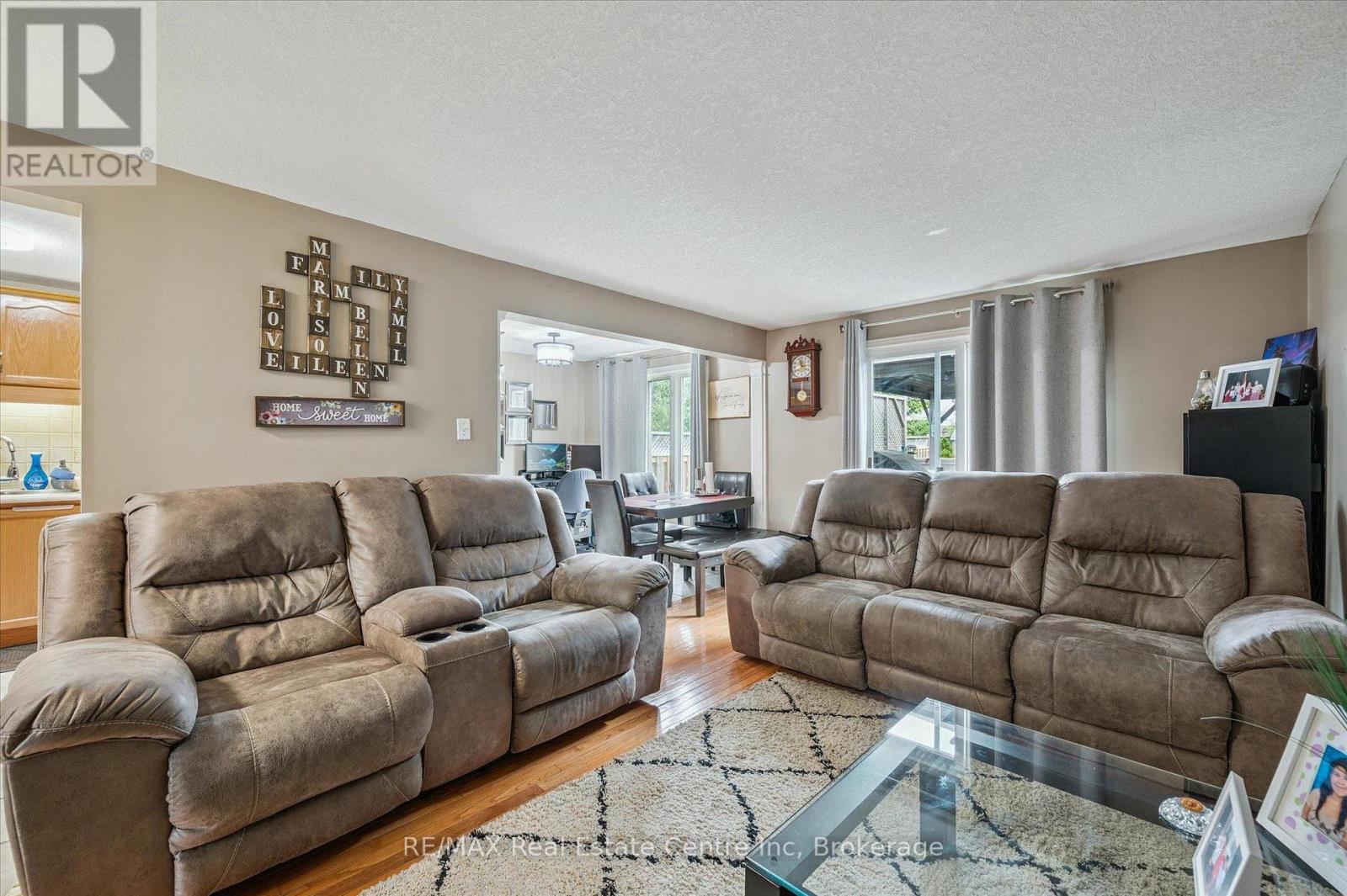 161 Stephanie Drive, Guelph, Ontario  N1K 1X7 - Photo 3 - X12308235