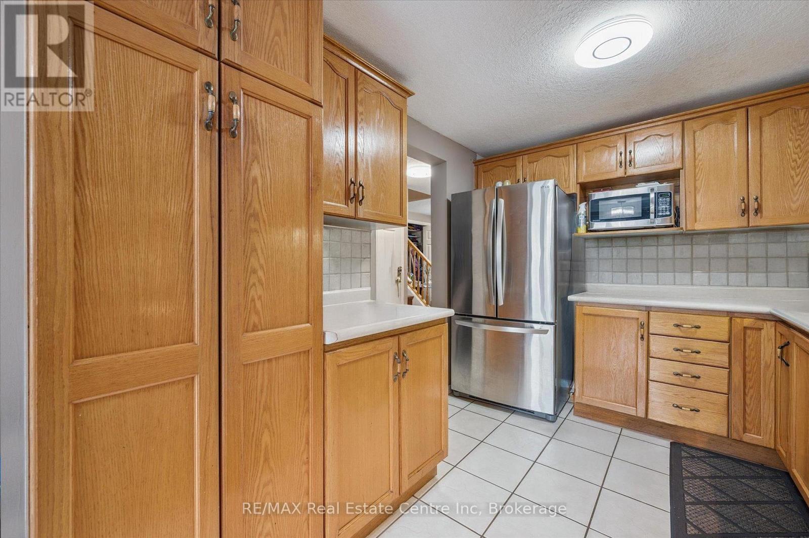 161 Stephanie Drive, Guelph, Ontario  N1K 1X7 - Photo 5 - X12308235