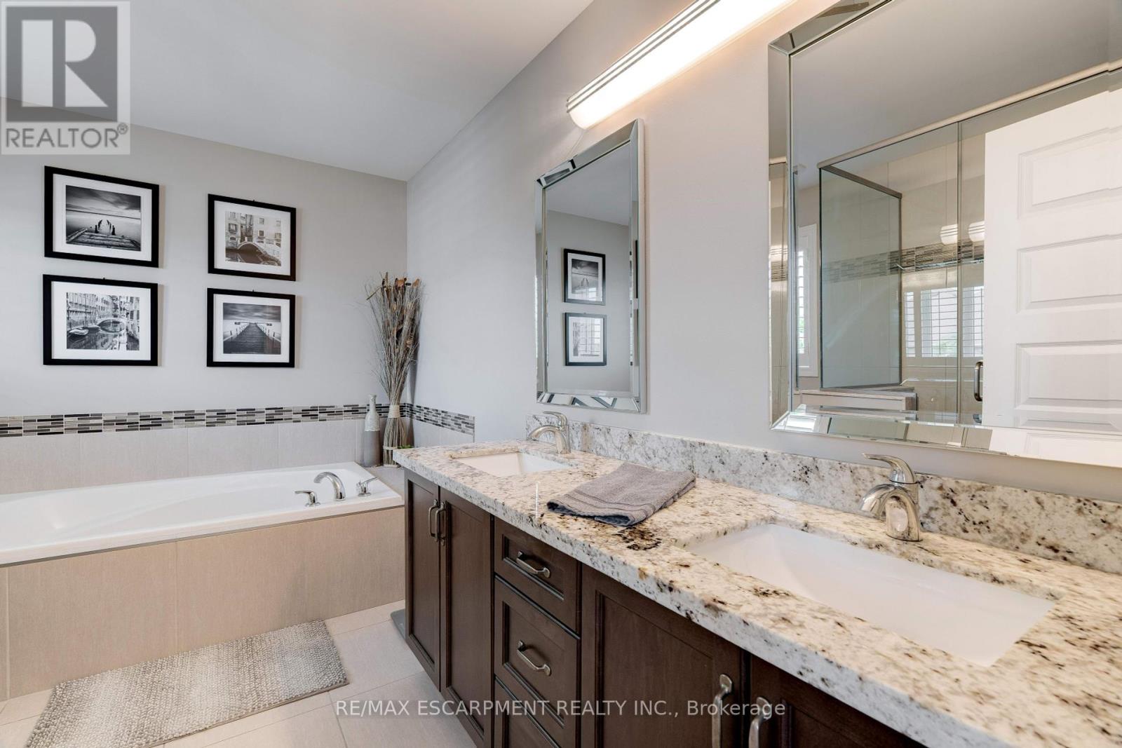 13 Biggar Crescent, Grimsby, Ontario  L3M 0E5 - Photo 23 - X12308191