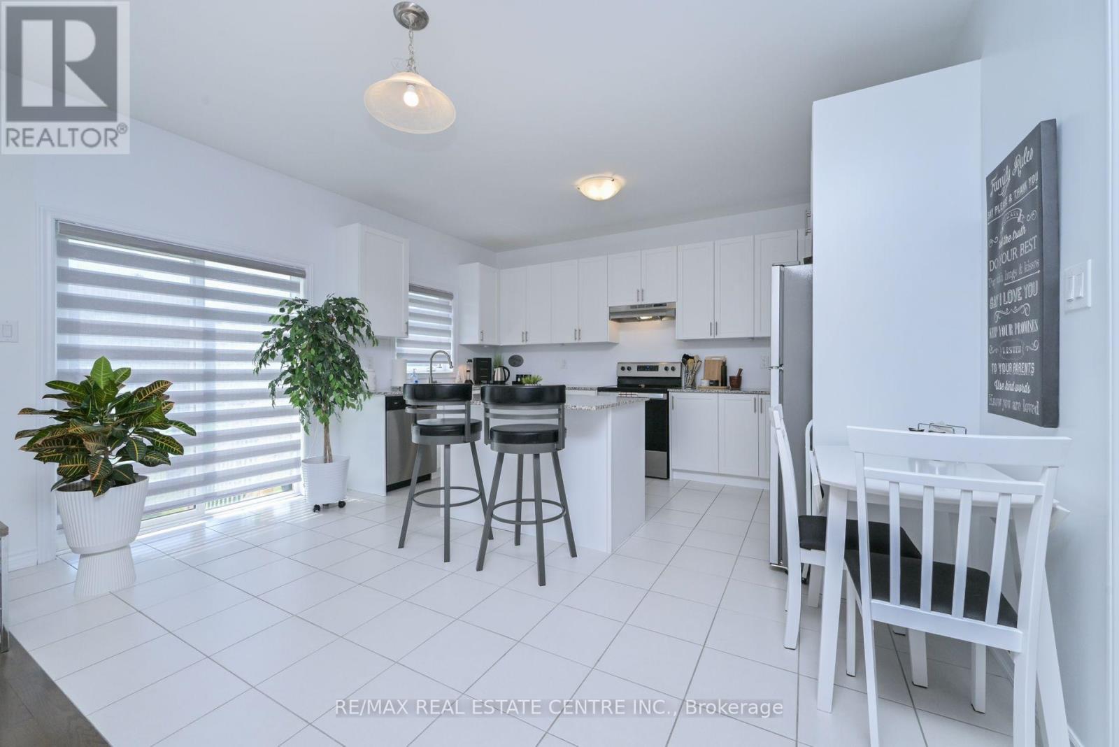 166 Seeley Avenue, Southgate, Ontario  N0C 1B0 - Photo 10 - X12308196